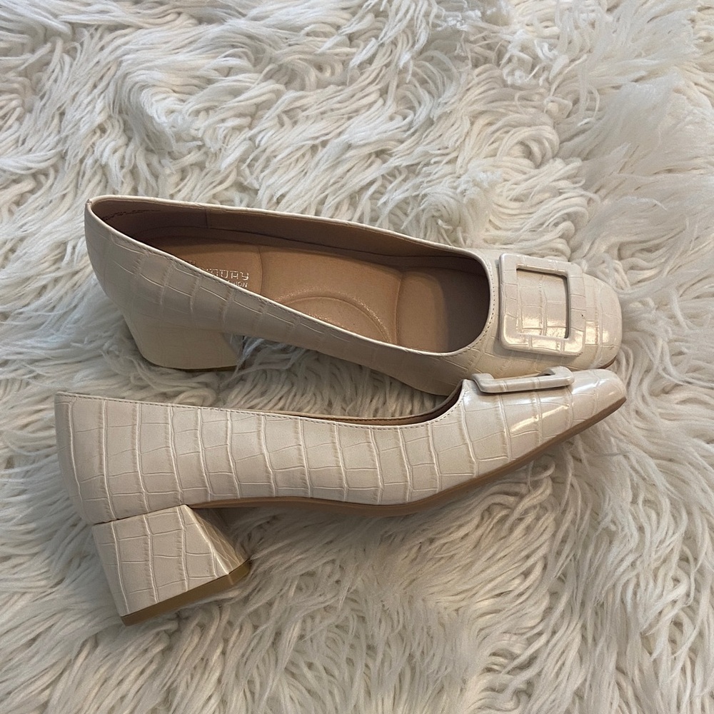CL by Landry Elegant Cream Block Heel Shoes size 9.5 BNWOT see all photos - Picture 1 of 12